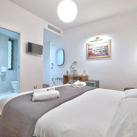 Belmoro - La Dimora Del Capo Bed & Breakfast Palermo Bagian luar foto