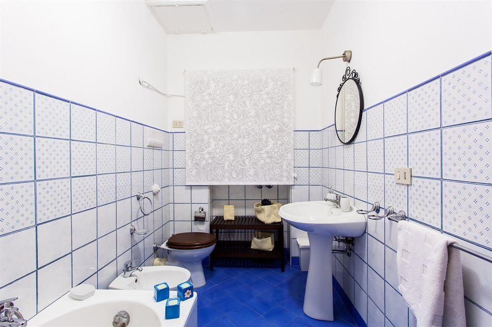 Belmoro - La Dimora Del Capo Bed & Breakfast Palermo Bagian luar foto