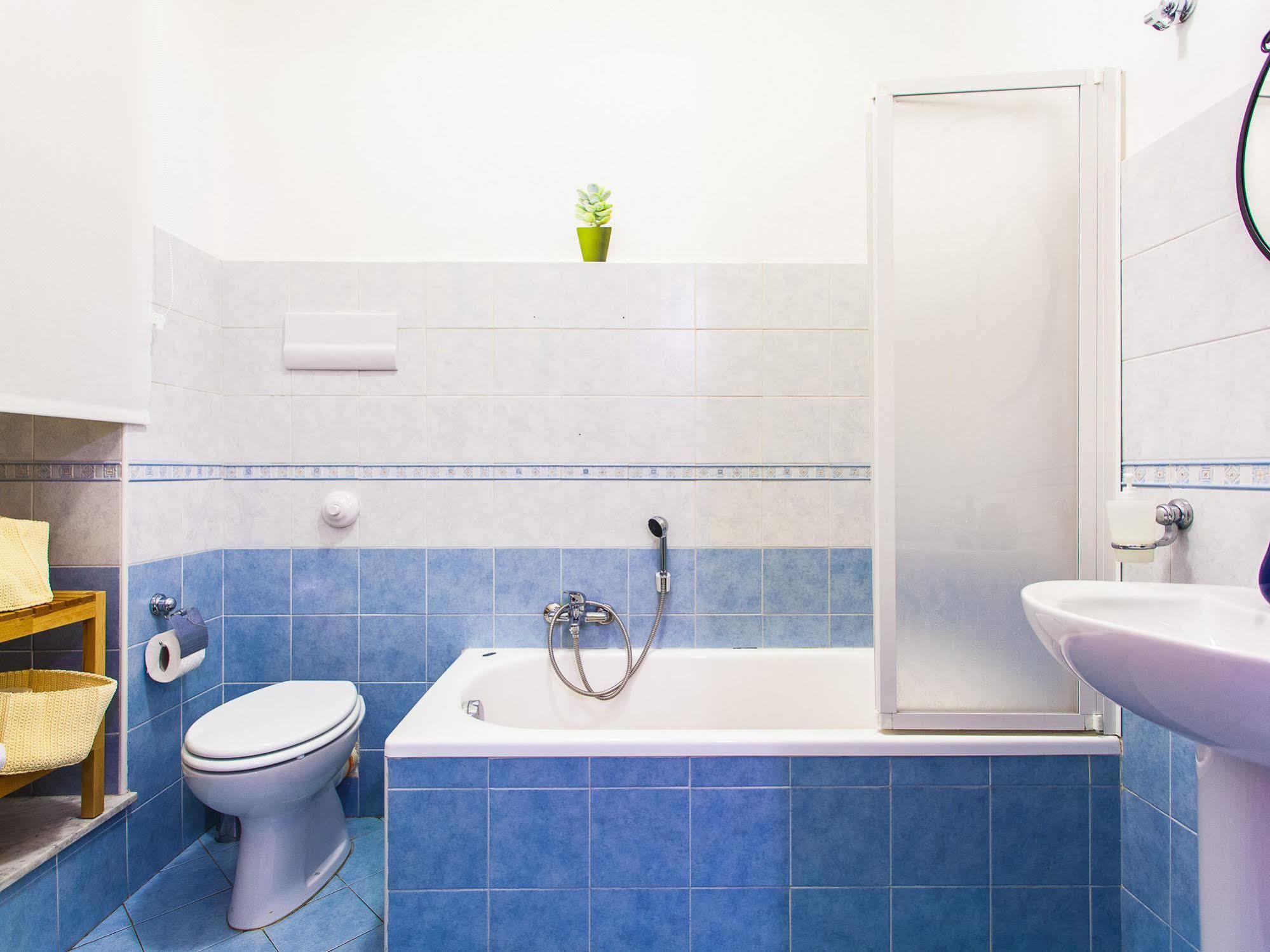 Belmoro - La Dimora Del Capo Bed & Breakfast Palermo Bagian luar foto